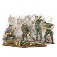 Т00426 Немецкие подносчики снарядов для гаубицы. Сборная модель 1/35. Т00426 Немецкие подносчики снарядов для гаубицы. Сборная модель 1/35.